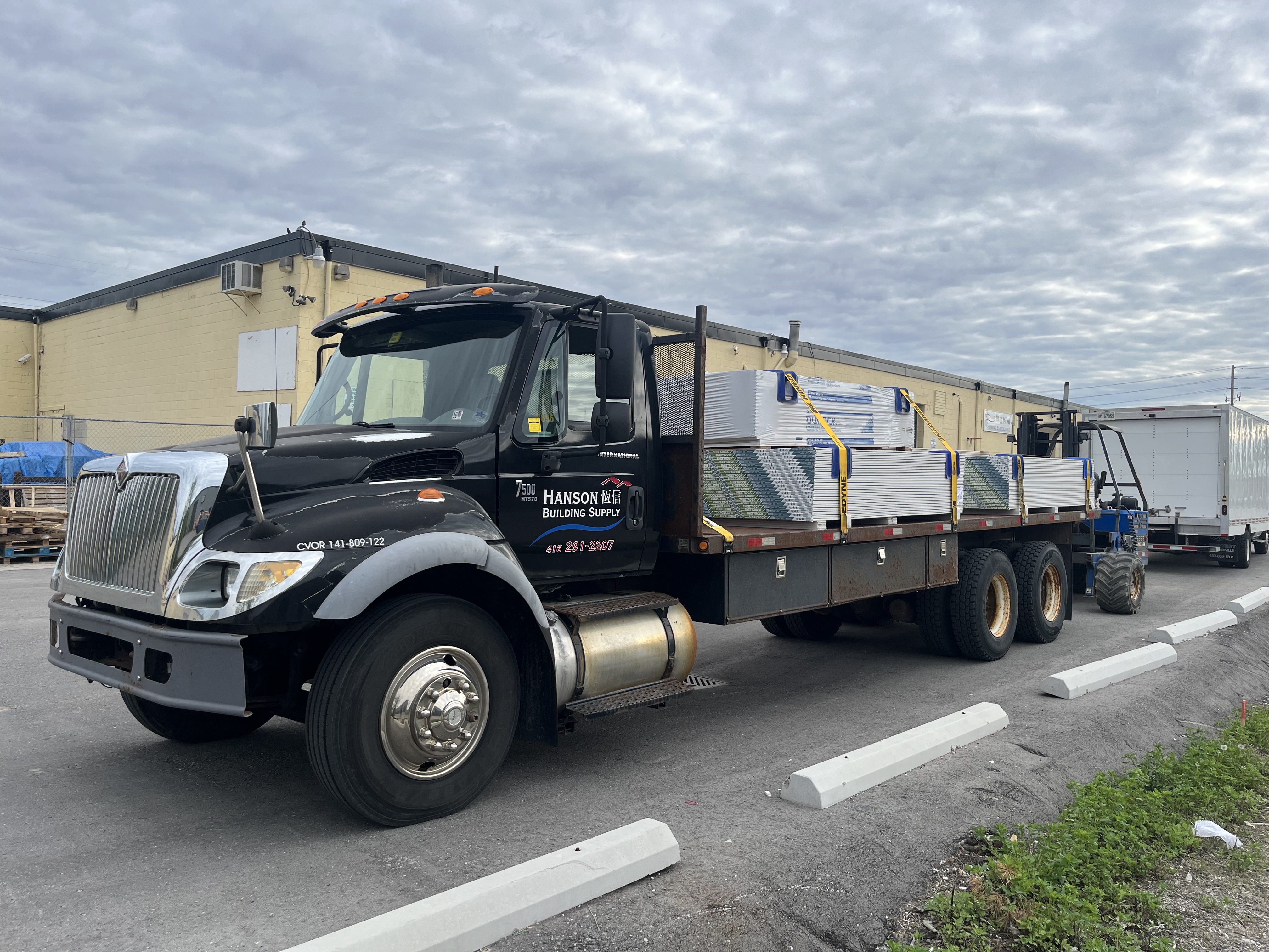 Hanson Building Supply delivery truck